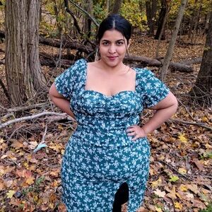 Bloom Chic form fitted midi dress